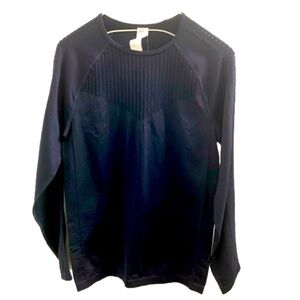 NWT Fabletics size Medium performance top